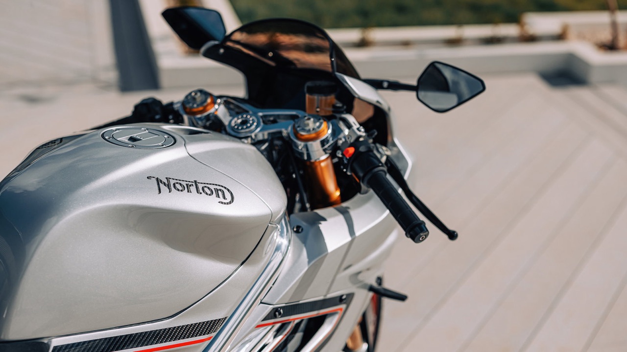 Norton V4SV / V4CR